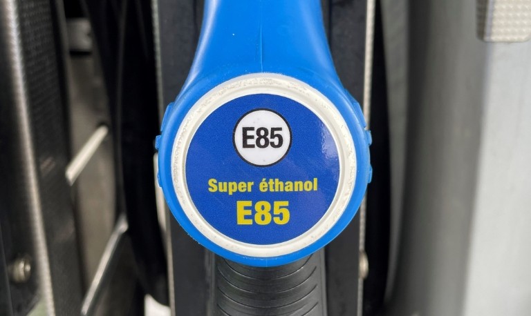 Carburant Super Ethanol E85 Pistolet carburant Super Ethanol E85 à la station service