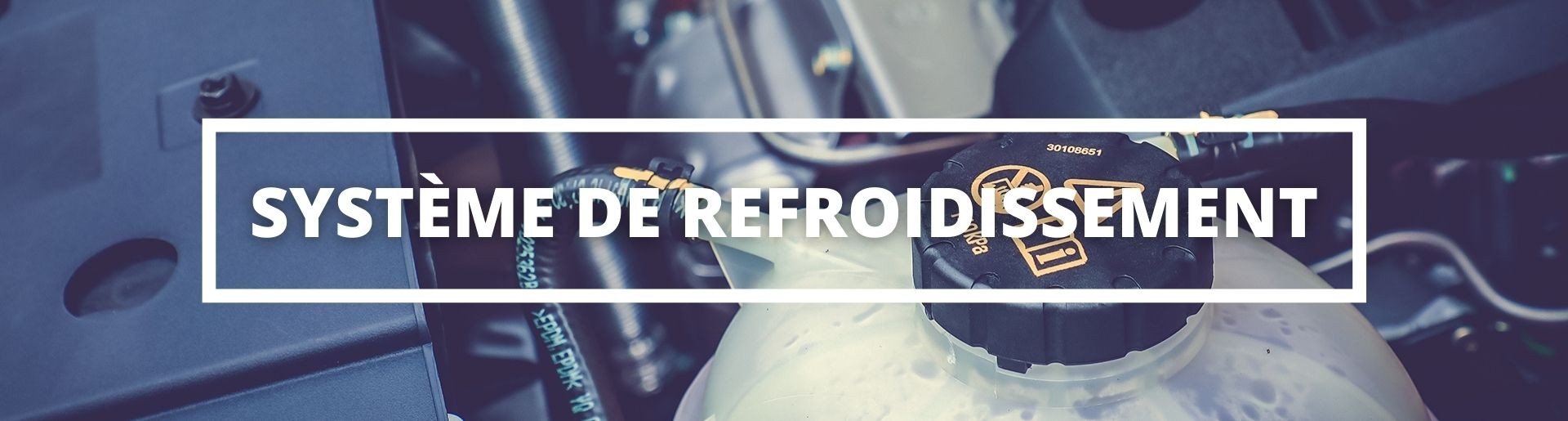 Réservoir de liquide de refroidissement à l'intérieur du moteur